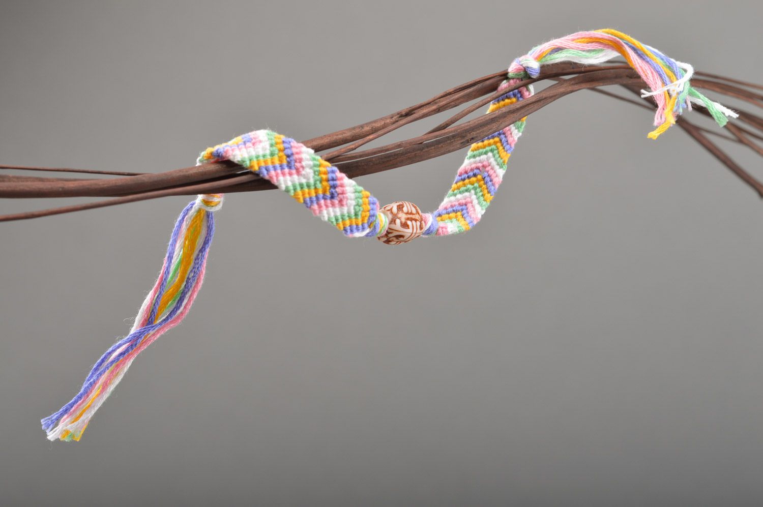 Diskretes geflochtenes Armband aus Fäden Mulinee bunt handmade foto 1