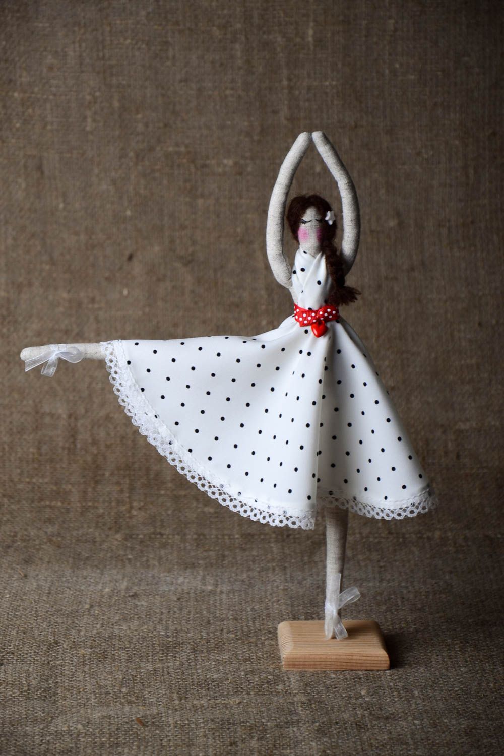 Авторская кукла игрушка ручной работы дизайнерская кукла балерина в белом фото 1