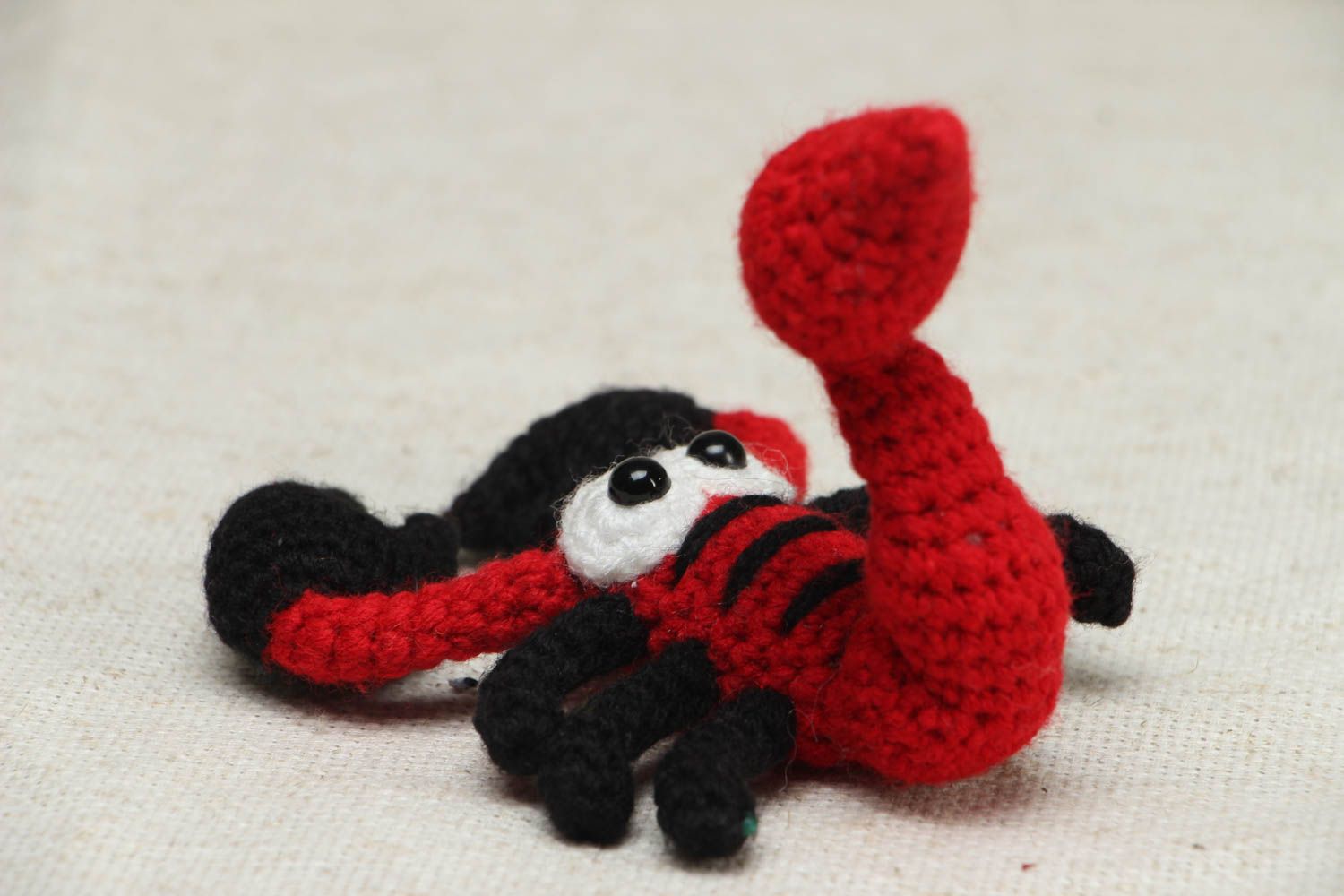 Jouet mou tricoté au crochet scorpion photo 3