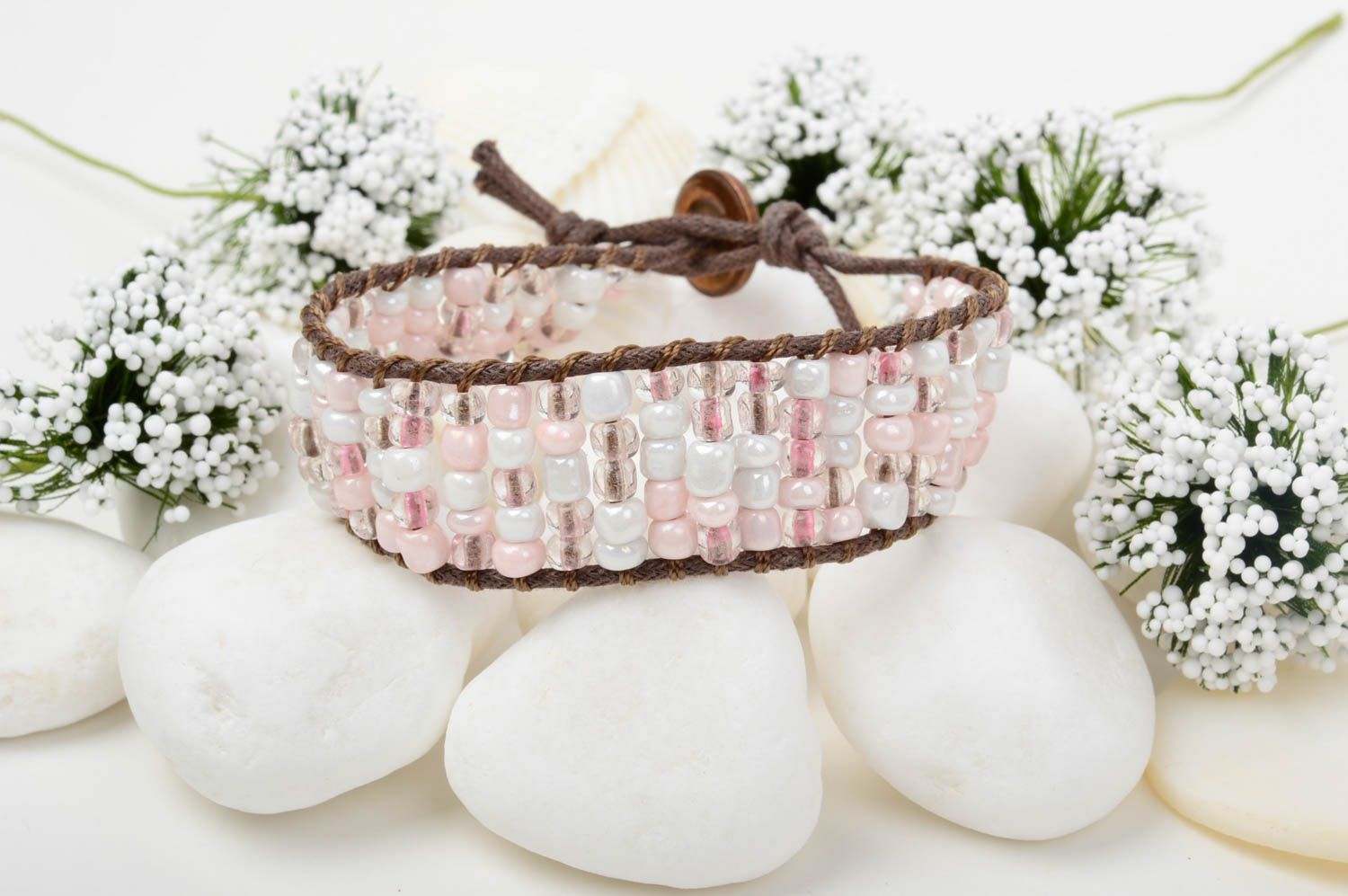 Bracelet en perles de rocaille Bijou fait main rose-blanc Cadeau femme photo 1