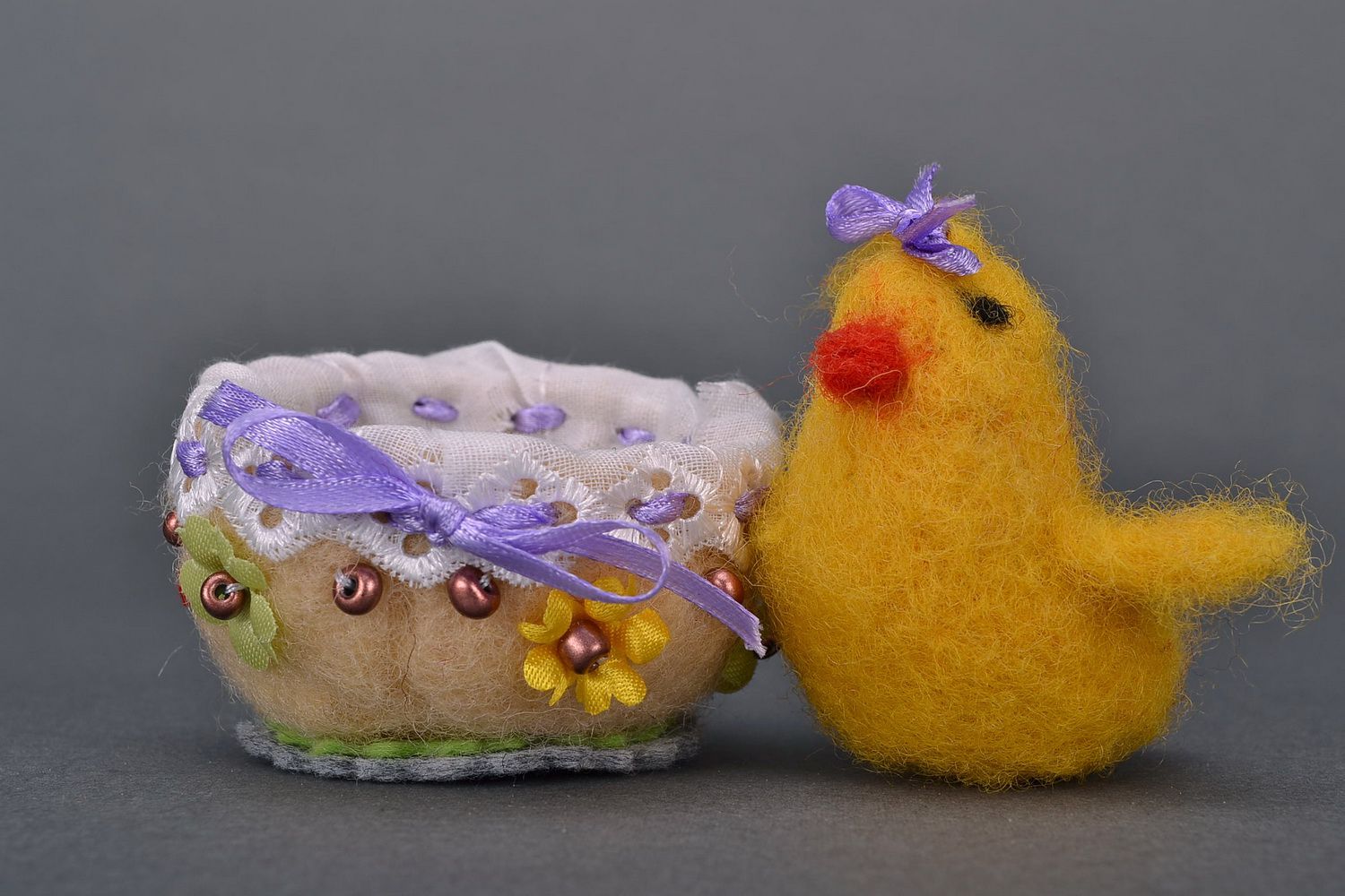 Шерстяная игрушка Цыпленок в половинке яйца фото 4