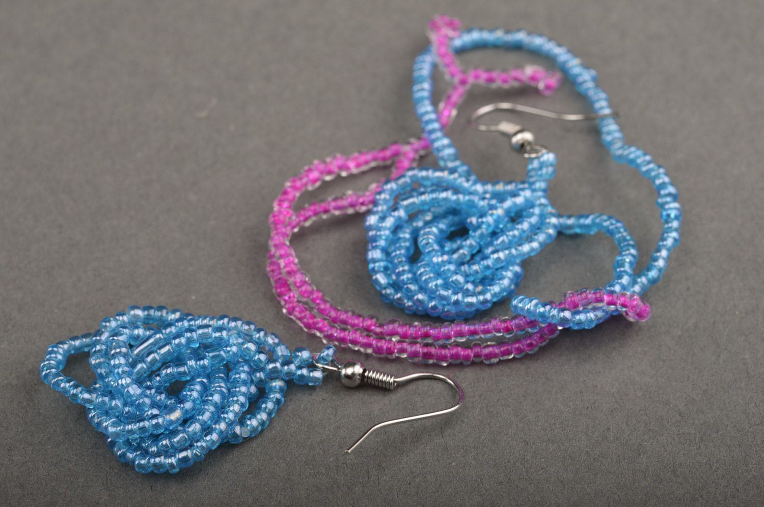 Handmade beaded jewelry set blue and violet dangle earrings and wrist bracelet photo 2
