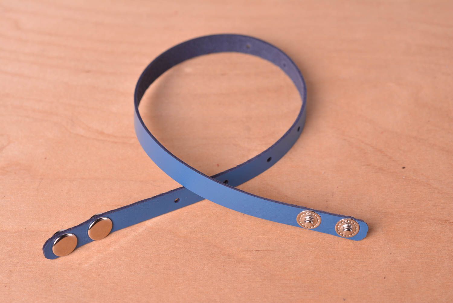 Bracelet cuir Bijou fait main fin bleu design sympathique Accessoire femme photo 3