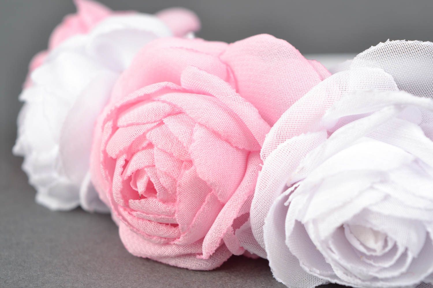 Serre-tête à cheveux en fleurs artificielles fait main blanc rose en chiffon photo 3