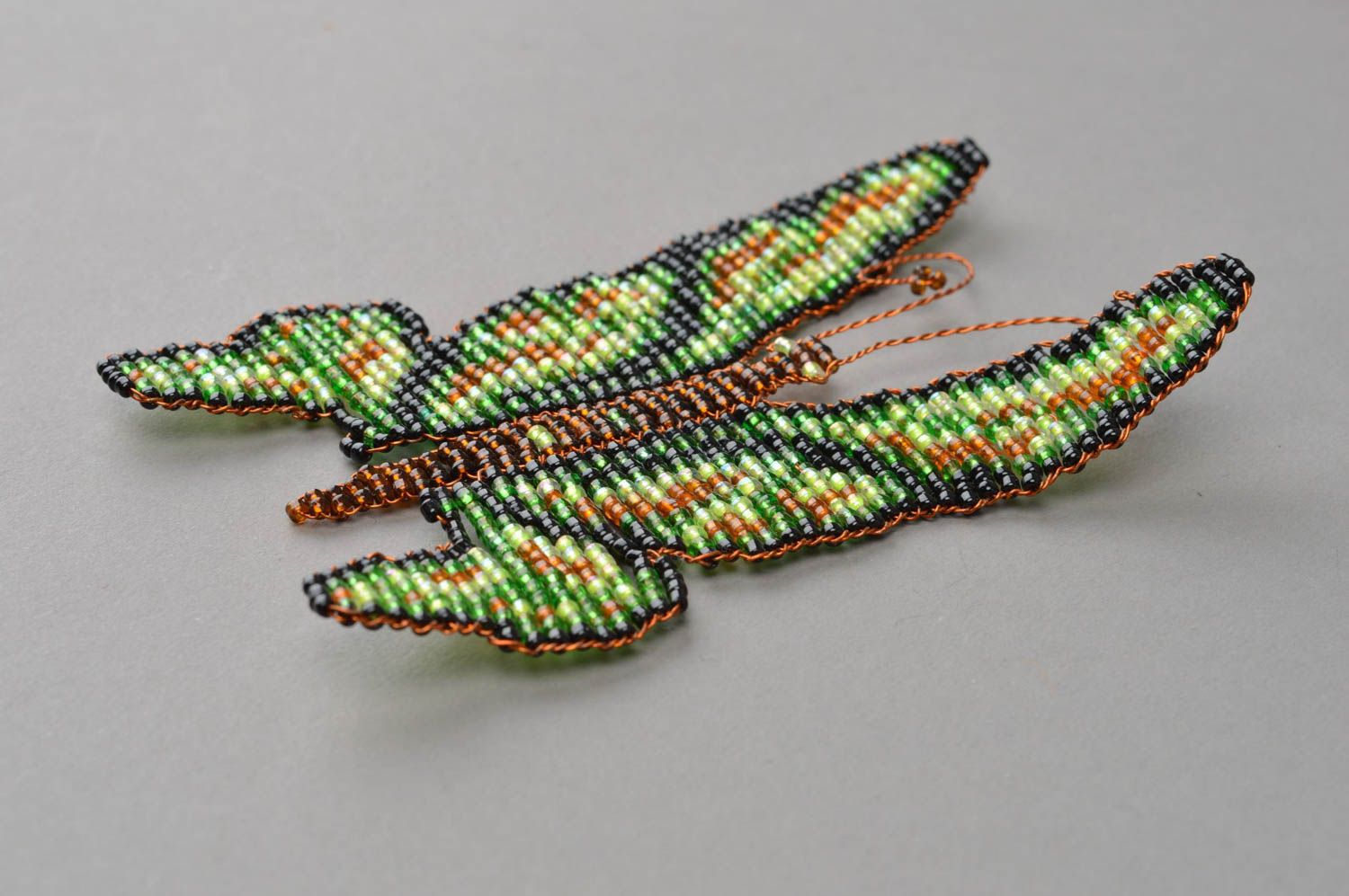 Magnet en perles de rocaille décoratif fait main en forme de papillon vert photo 3