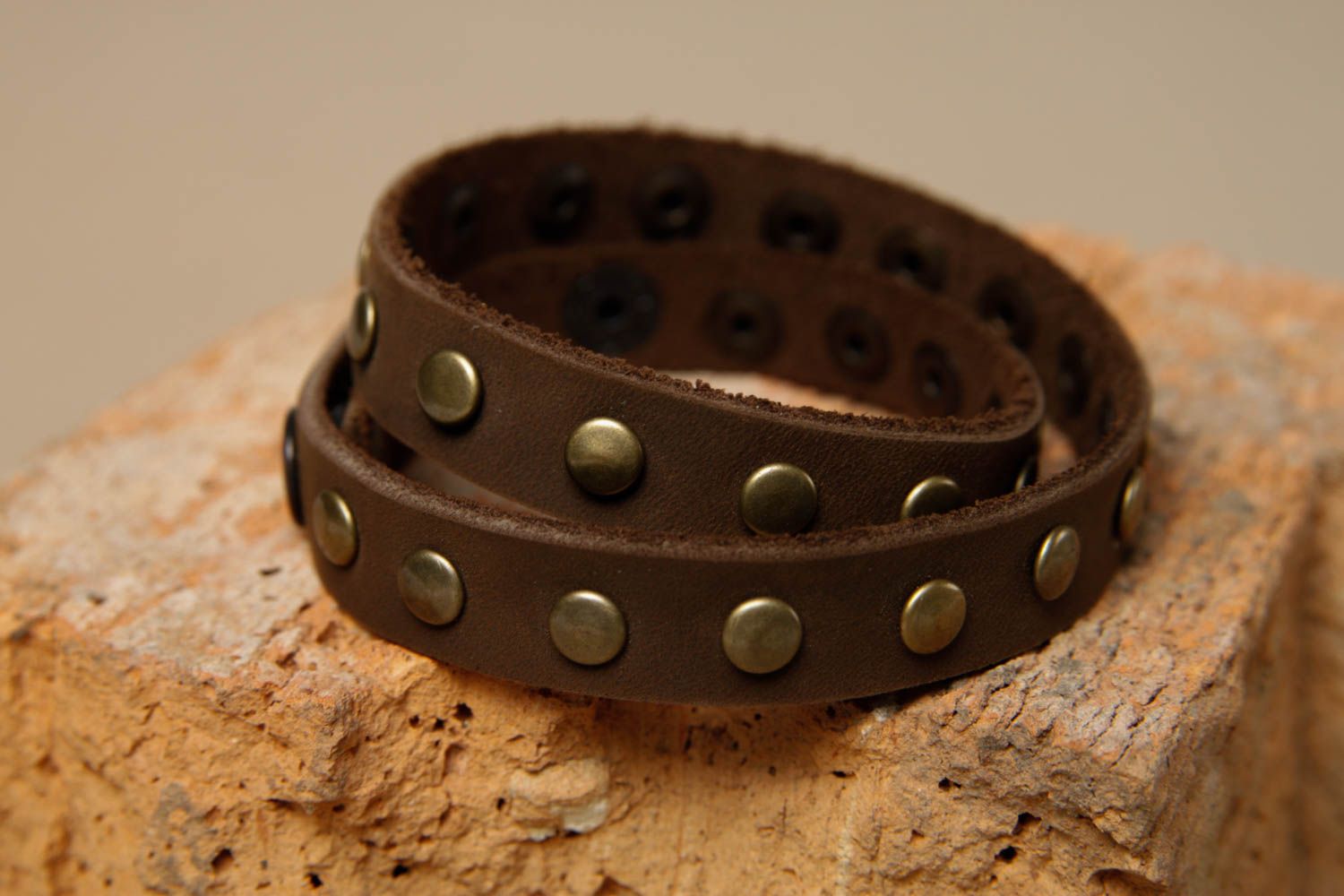 Damen Schmuck handgefertigt Armband aus Leder stilvoll Design Accessoire braun foto 1