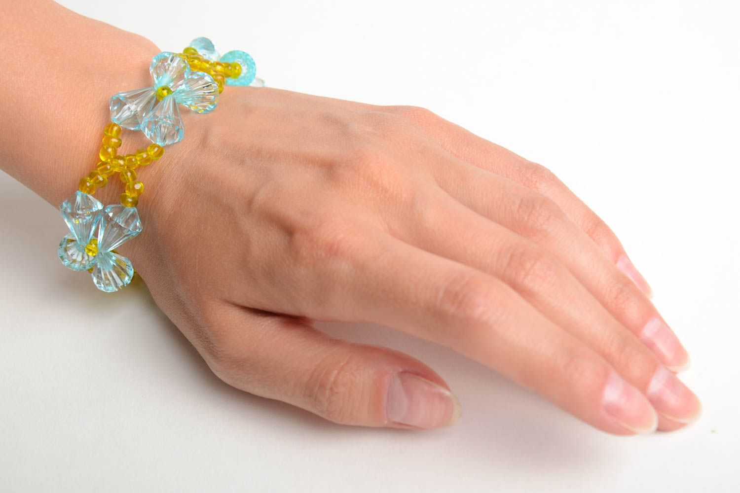 Bracelet fait main bleu clair et jaune perles fantaisie et perles de rocaille photo 2
