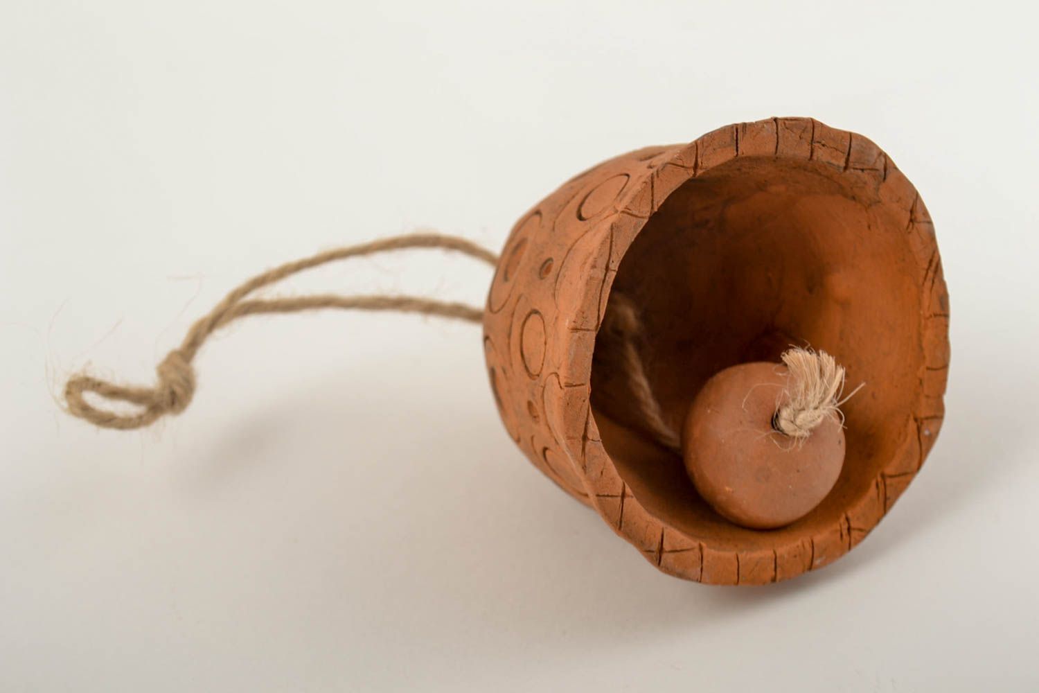 Campanello decorativo etnico fatto a mano in ceramica souvenir in terracotta foto 2