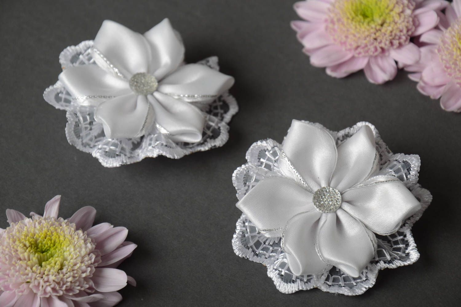 Set of 2 handmade white satin ribbon kanzashi flowers for accessories making photo 1