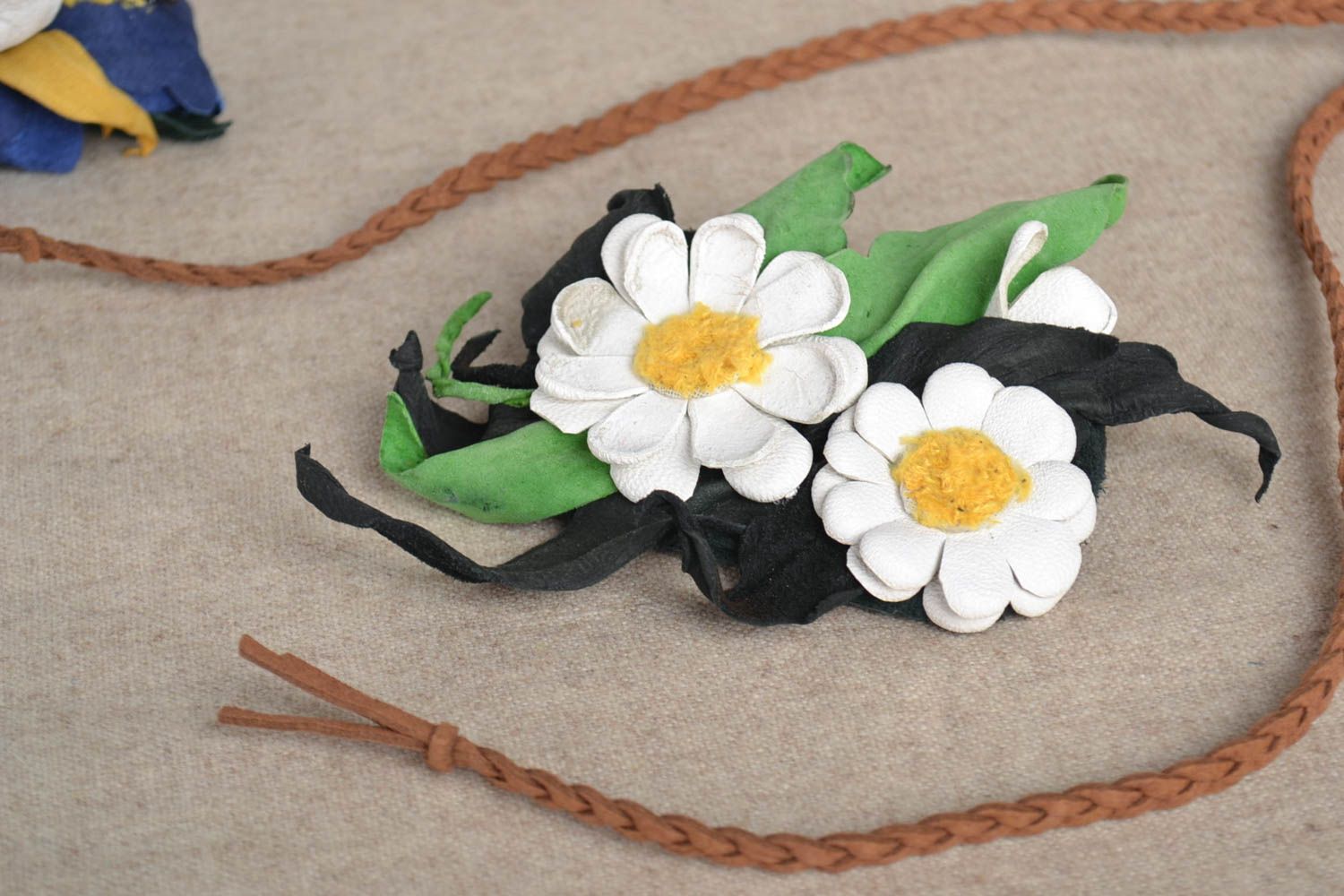 Haarspange Blume handmade hochwertiger Modeschmuck Accessoire für Haare weiß foto 1