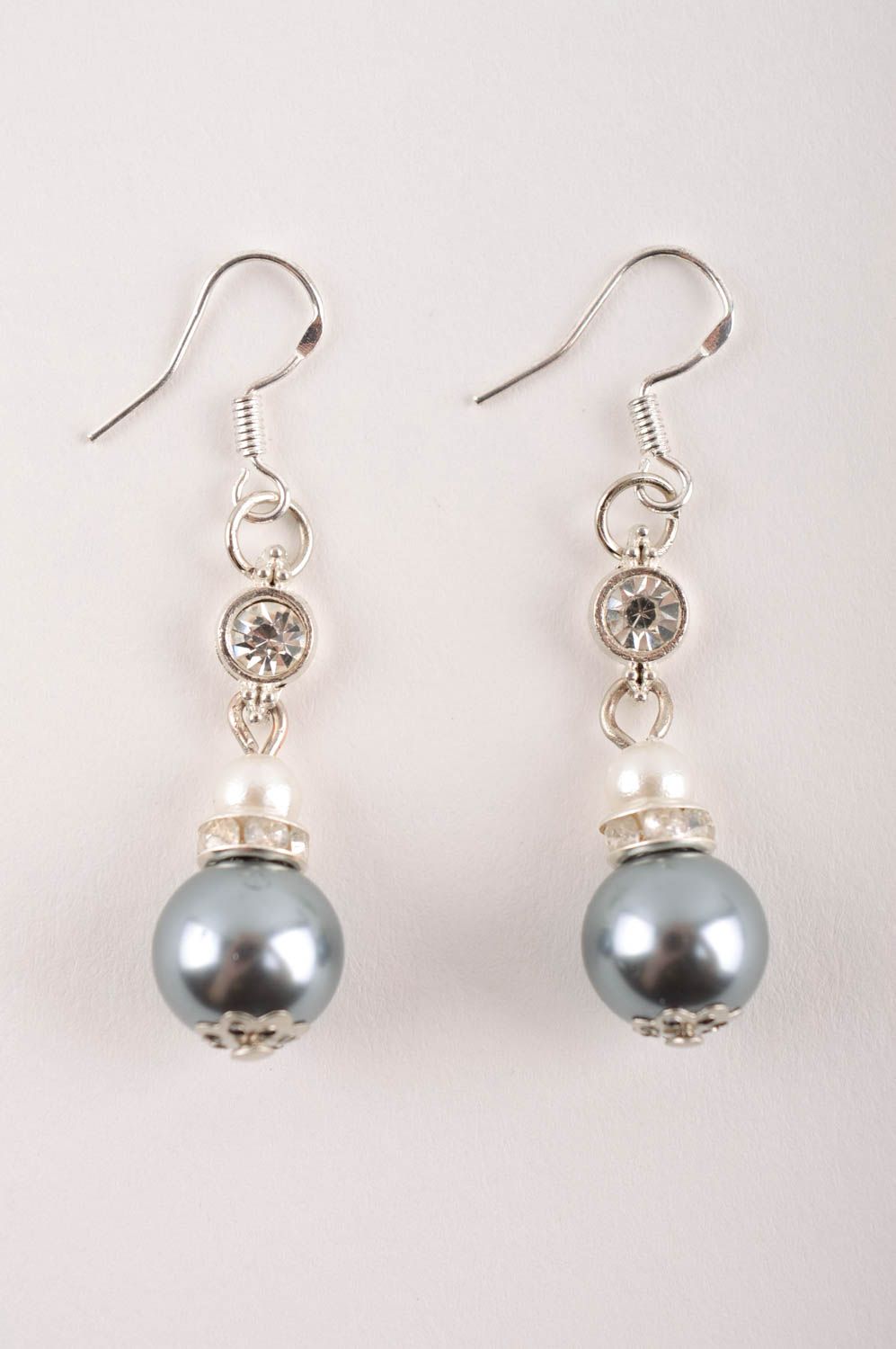 Boucles d'oreilles fausses perles Bijou fait main grises élégantes Cadeau femme photo 3
