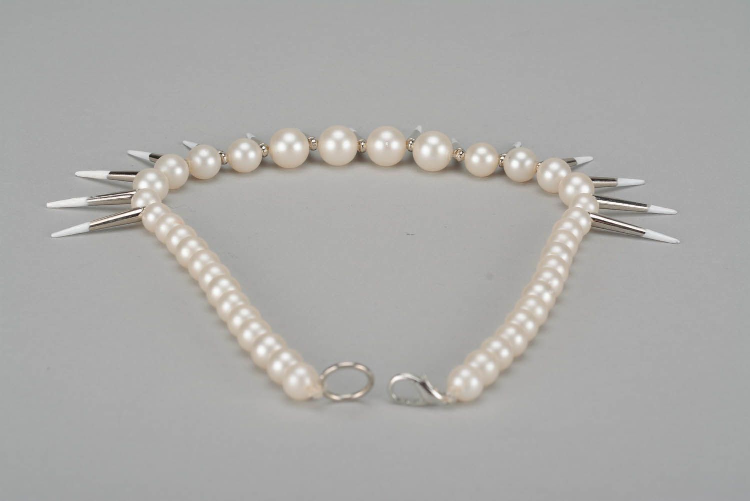 Collier de piques et perles artificielles photo 3