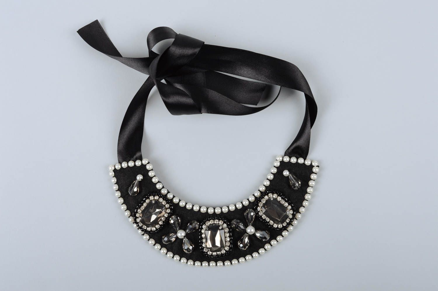 Collier en perles de rocaille Bijou fait main noir en feutre Accessoire femme photo 2