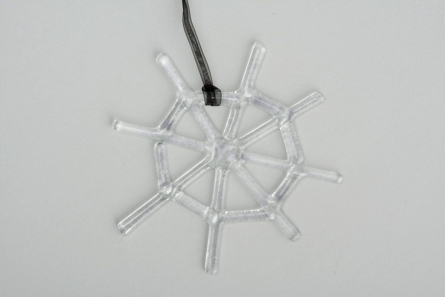 Una decoración de Navidad Copo de nieve frágil hecha a mano foto 3