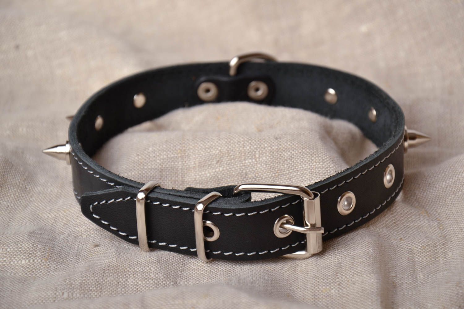 Leather collar with studs photo 1