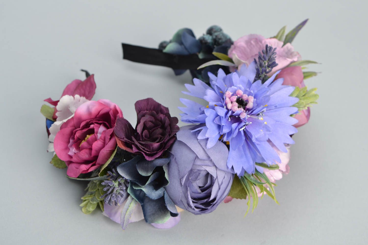 Diadema original con flores artificiales Rosas violetas foto 3