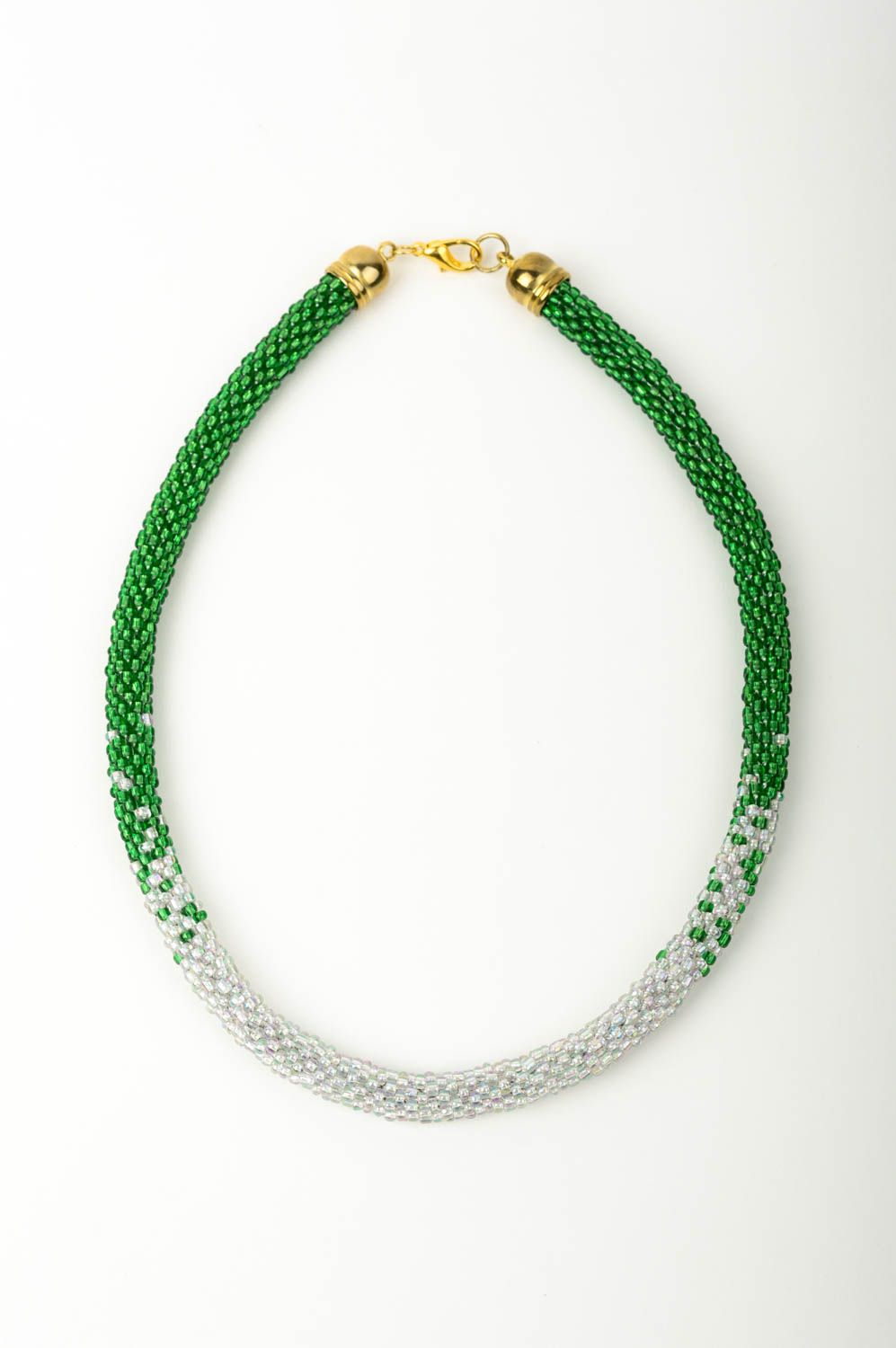 Украшение из бисера ручной работы бисерный жгут украшение на шею белое с зеленым фото 1