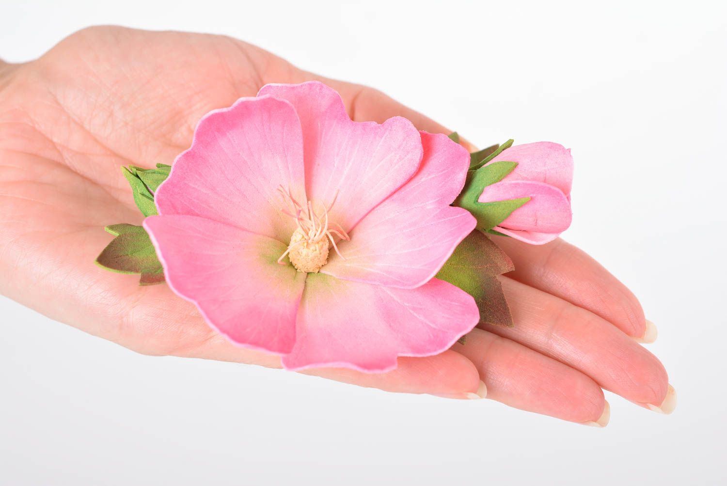 Брошь ручной работы яркий нежный цветок из фоамирана дизайнерское украшение фото 3