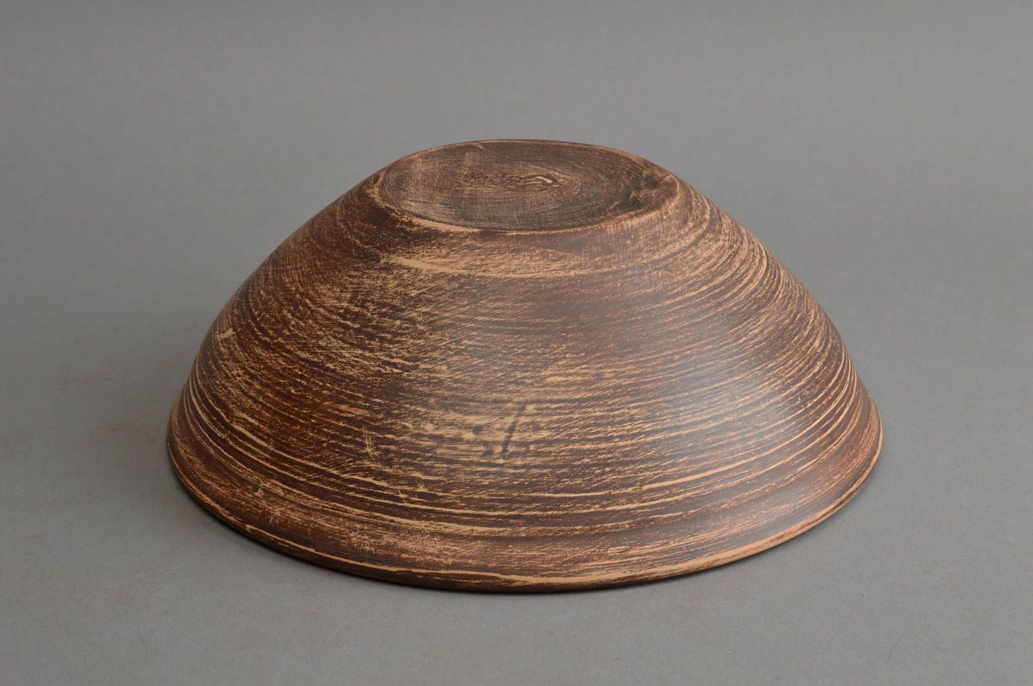 Escudilla cerámica para ensalada hecha a mano de color marrón vajilla ecológica foto 4
