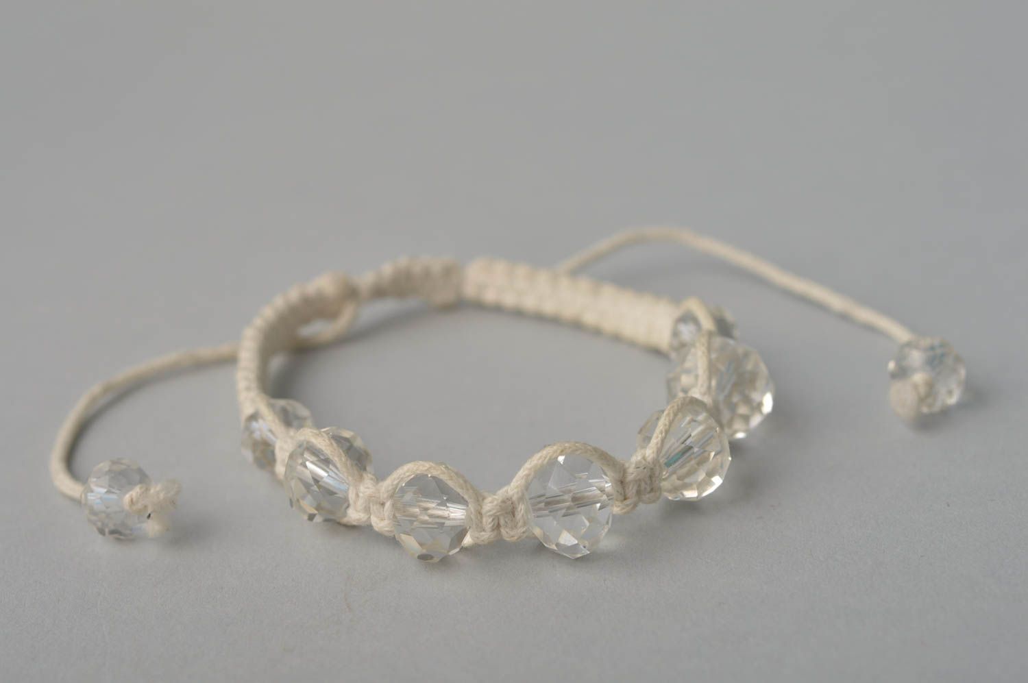Браслет из бусин браслет ручной работы плетеный браслет с кристаллами белый фото 2
