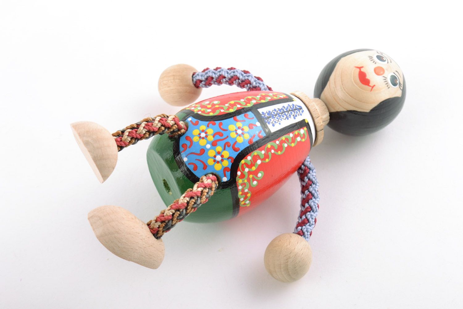 Bemalte handmade Spielzeug Puppe aus Holz für Kinder und Dekor  foto 4