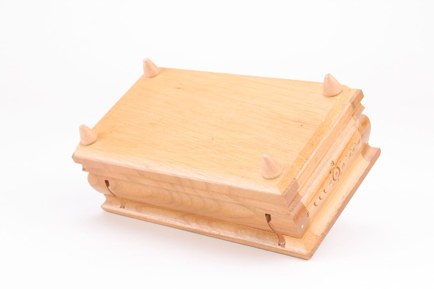 Caja de madera tallada de noguera foto 2
