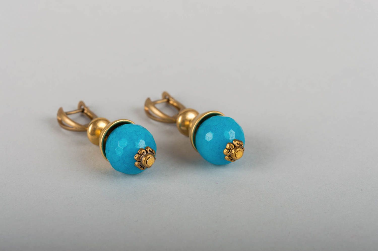 Blaue Ohrringe mit Quarz klein elegant handgemacht mit Anhängern schön für Dame  foto 3