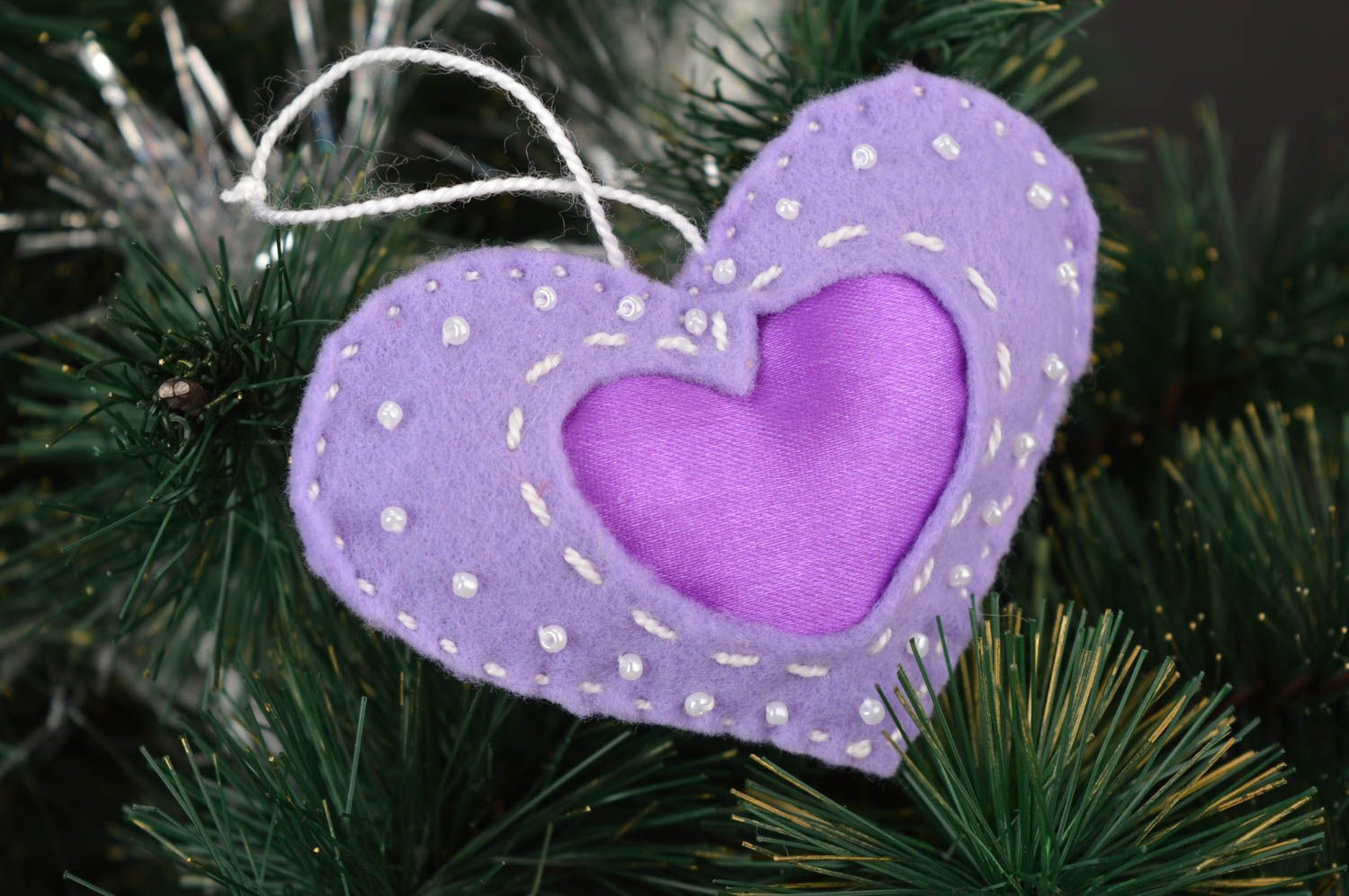 Coeur à suspendre fait main Accessoire design en feutre violet Déco maison photo 1