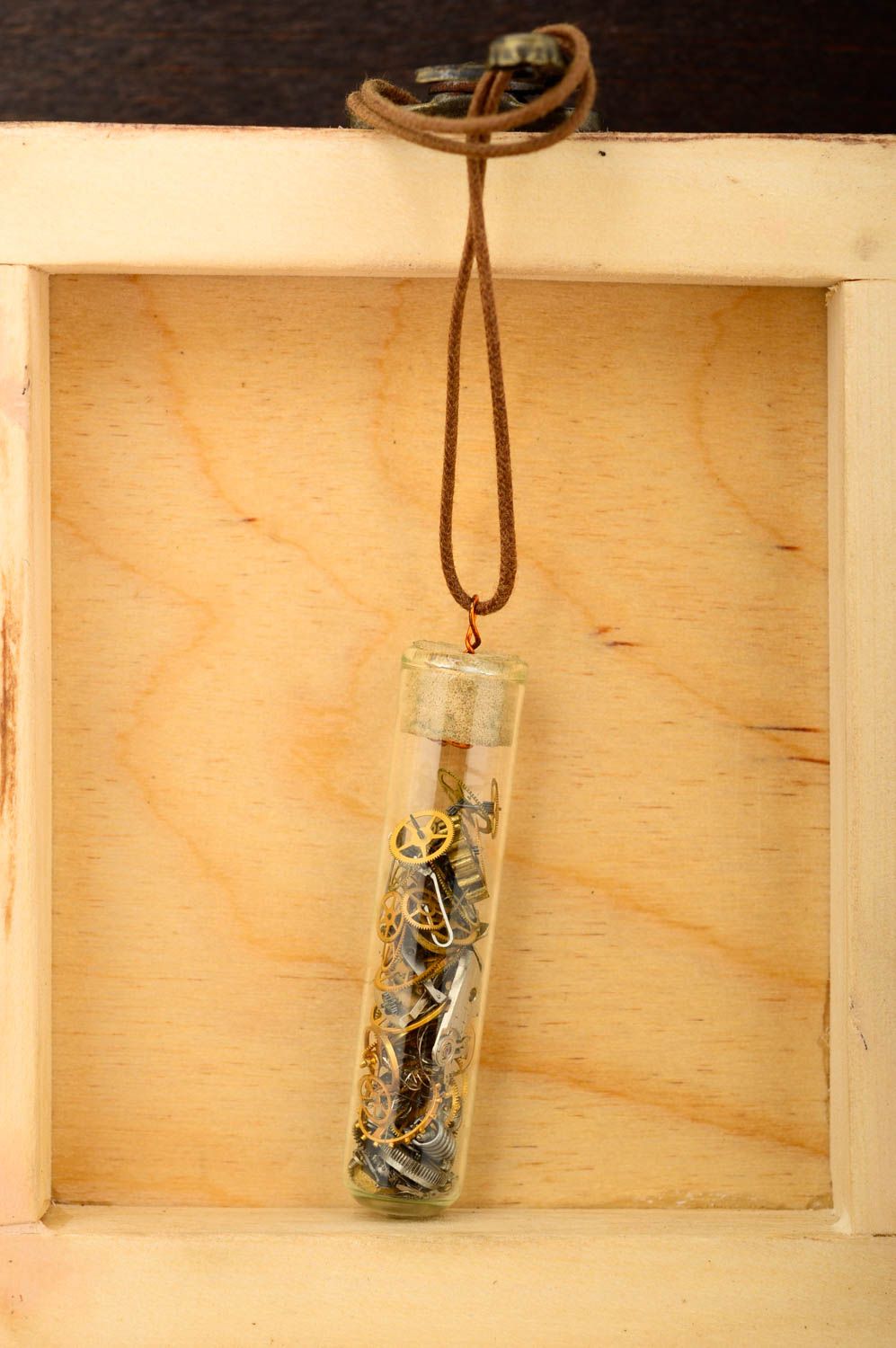 Кулон ручной работы кулон стимпанк в виде бутылочки металлическая подвеска фото 1