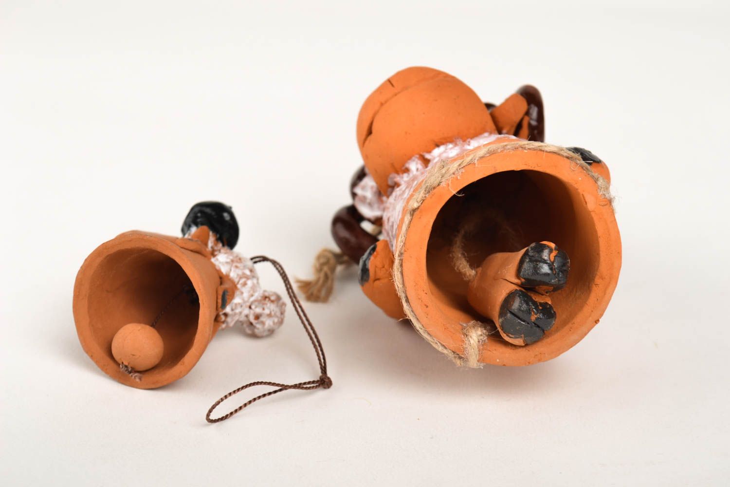 Глиняные игрушки ручной работы колокольчики из глины украшение для дома 2 штуки фото 2