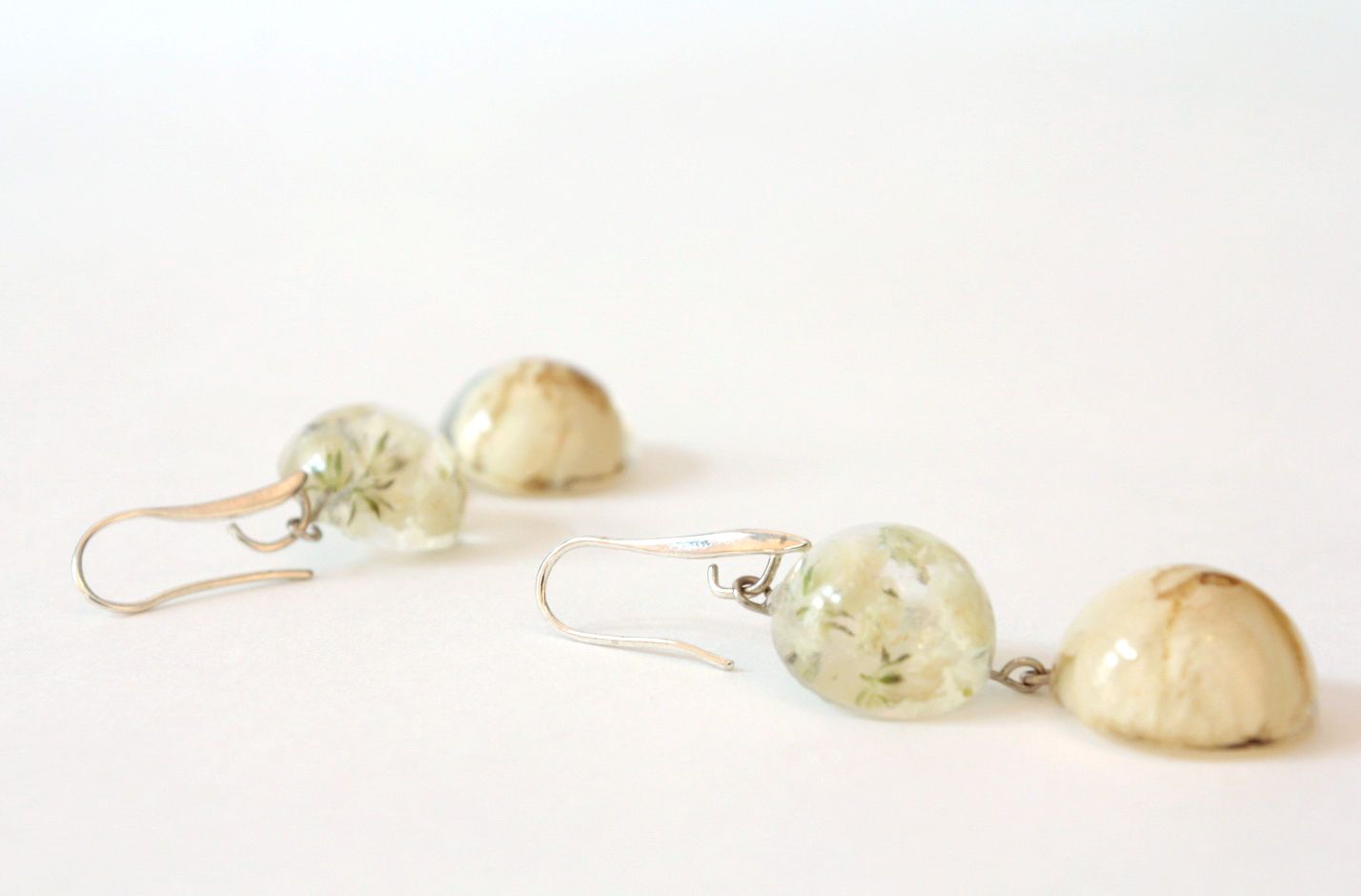 Earrings with white roses civere with the epoxy resin photo 1