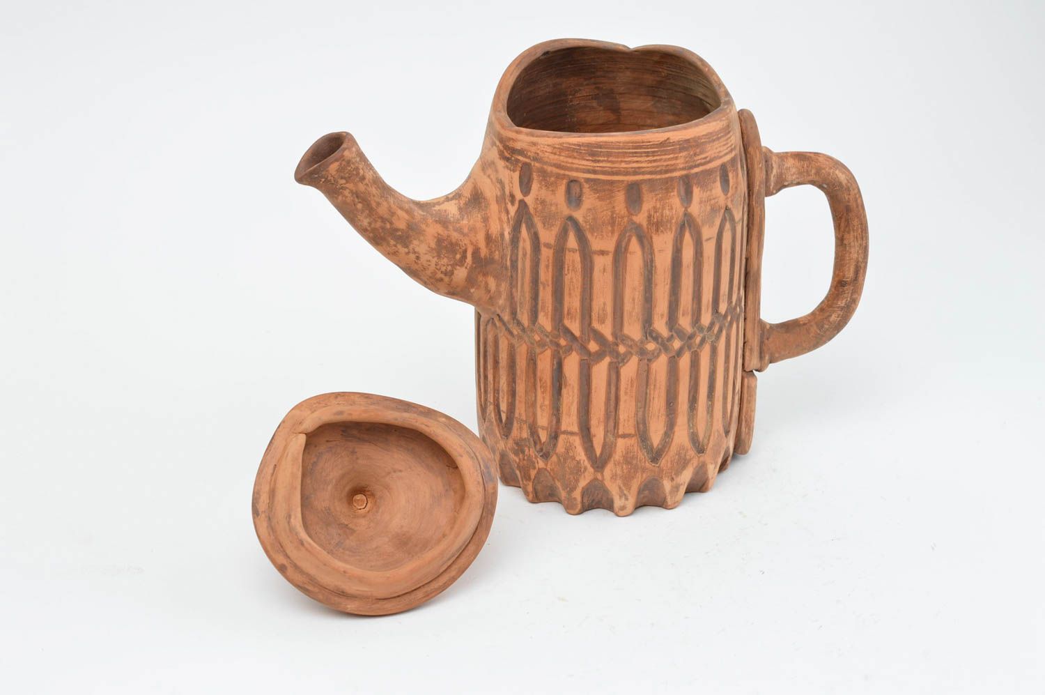 Керамический чайник ручной работы оригинальный с узорами в римском стиле фото 3