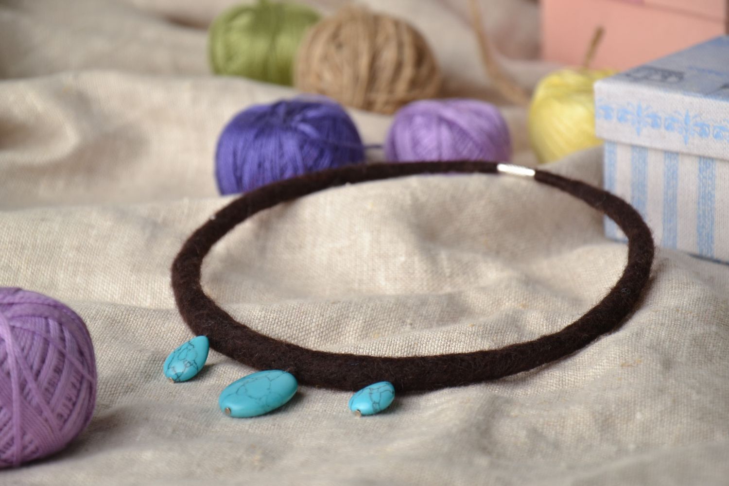 Wool necklace with turquoise-like artificial gems photo 1