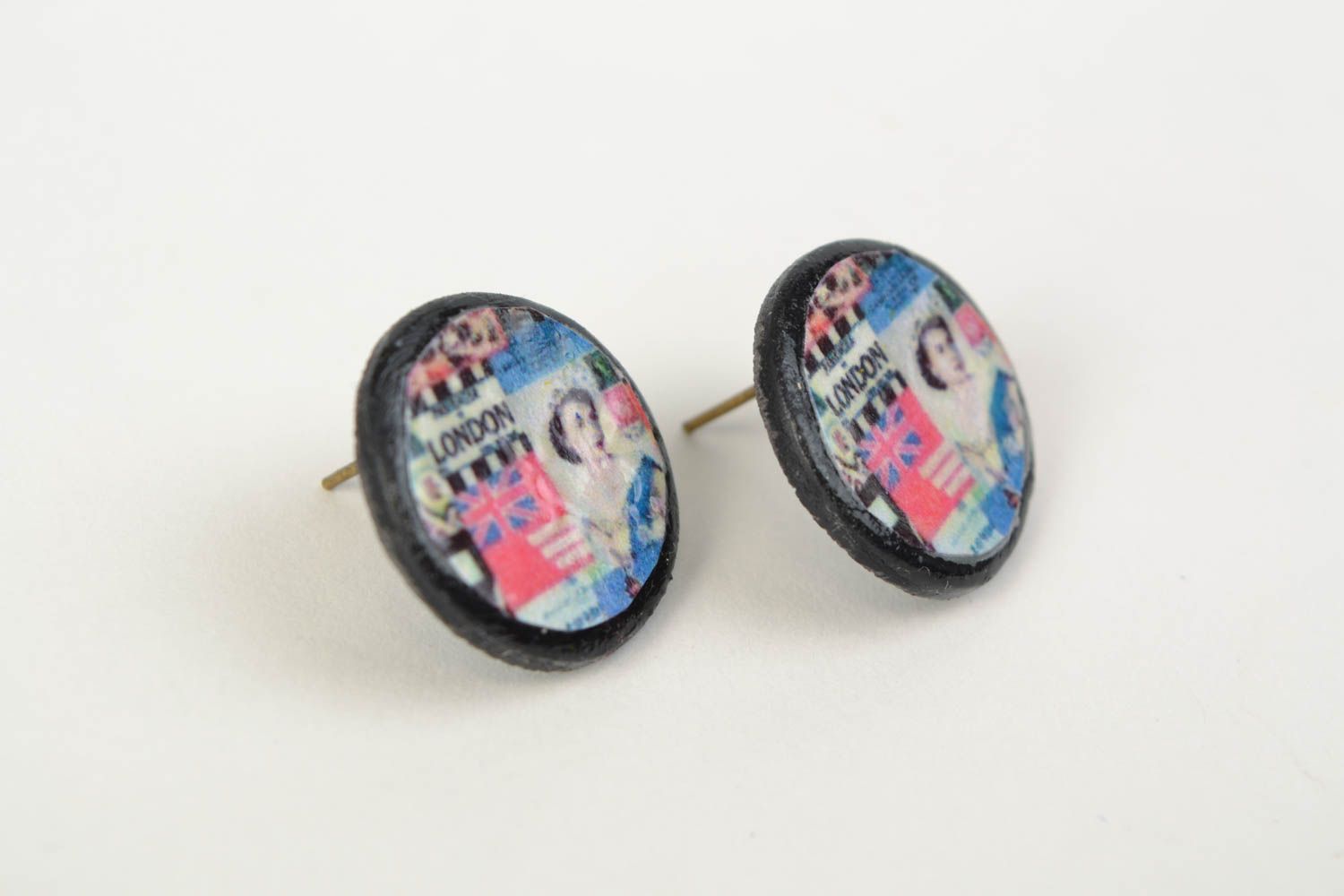 Handmade decoupage polymer clay round stud earrings Queen photo 3