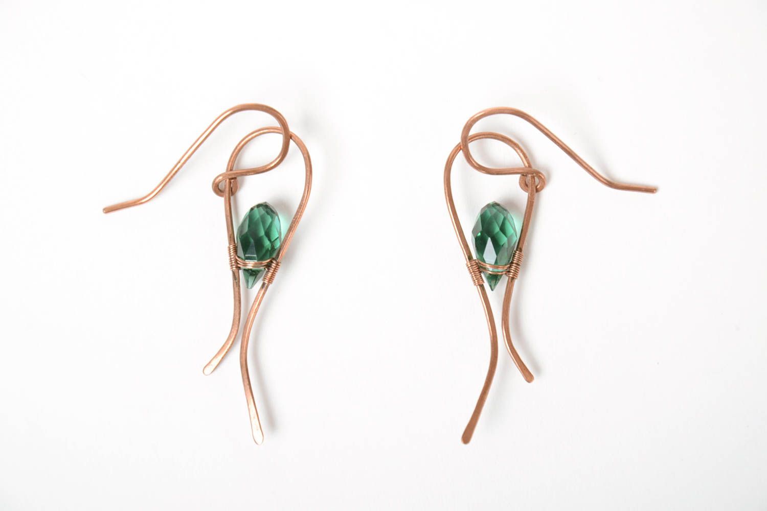Handmade laconic wire wrap copper earrings with green crystal glass beads photo 5