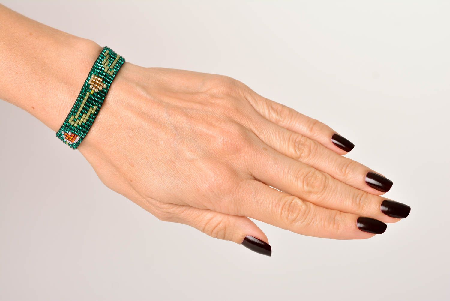 Bracelet perles rocaille Bijou fait main large vert Accessoire pour femme photo 2