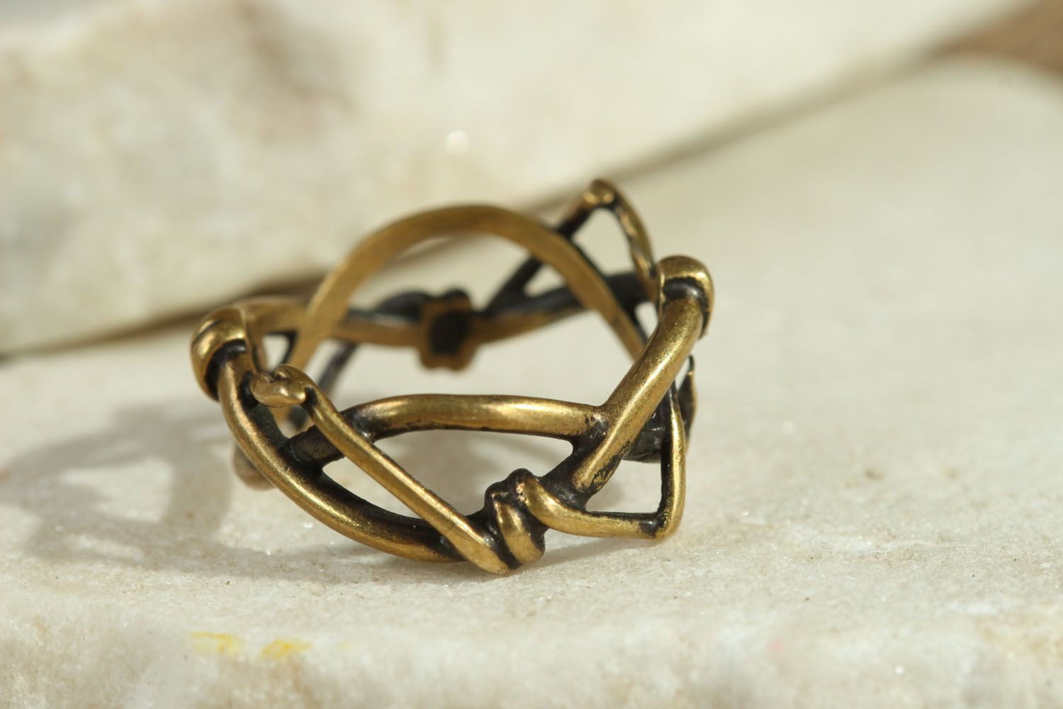 Geflochtener Ring aus Bronze foto 1