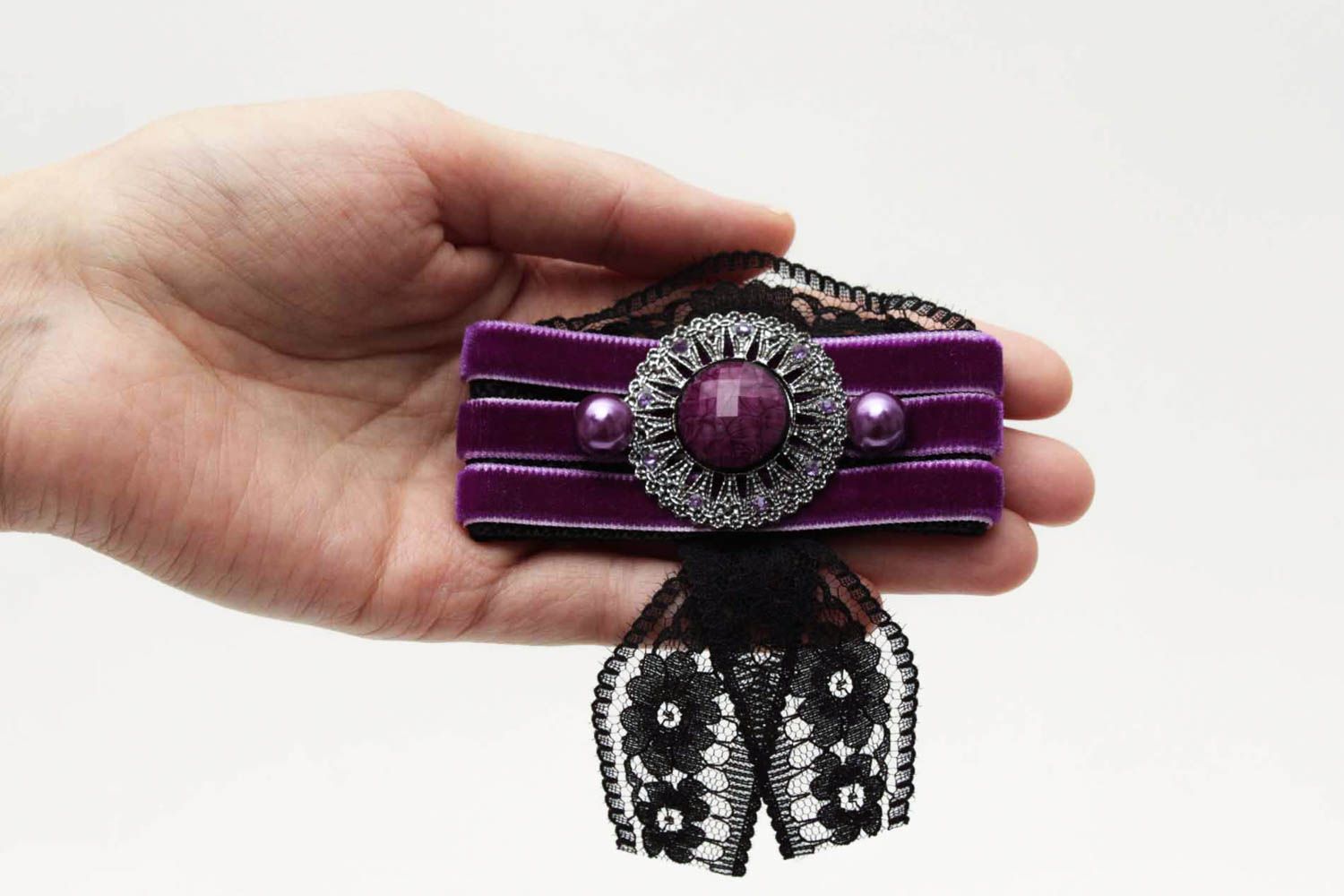Broche violette faite main Accessoire femme velours dentelle Cadeau femme photo 2