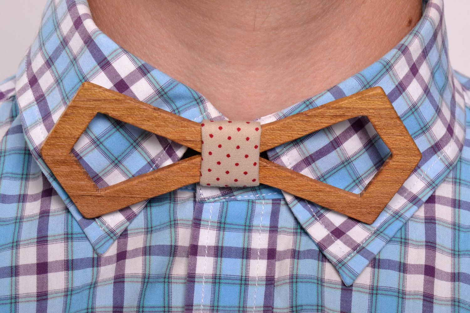 Bow Tie Made of Wood photo 5
