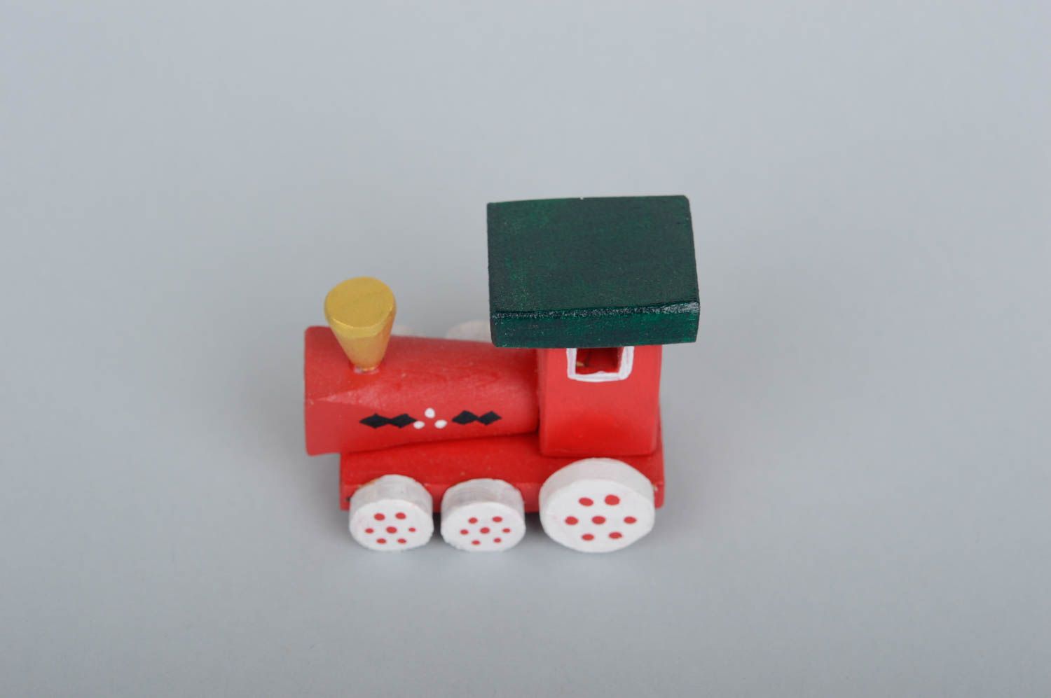 Игрушка ручной работы игрушка из дерева локомотив фигурка из дерева маленькая фото 4