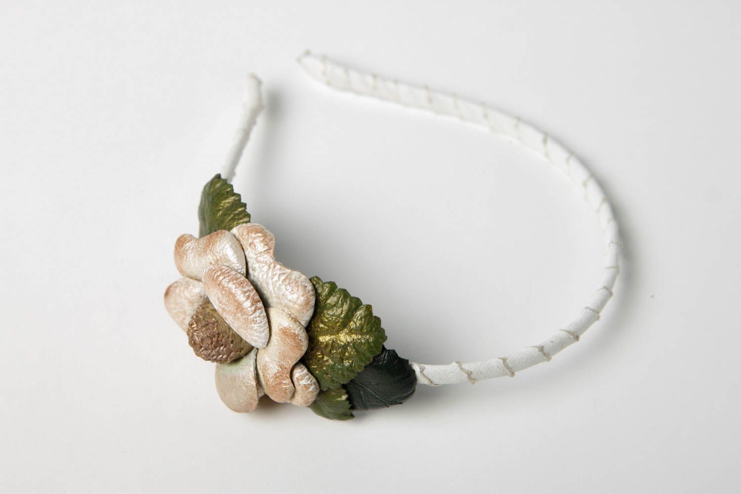 Serre-tête fleur fait main Accessoire cheveux blanc en cuir Cadeau pour femme photo 3