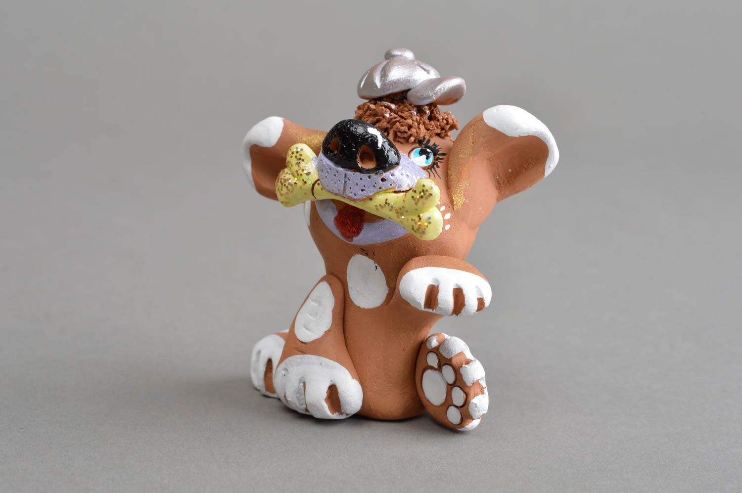 Kleine lustige bemalte Statuette aus Ton Hund mit Knochen keramisches Souvenir  foto 2