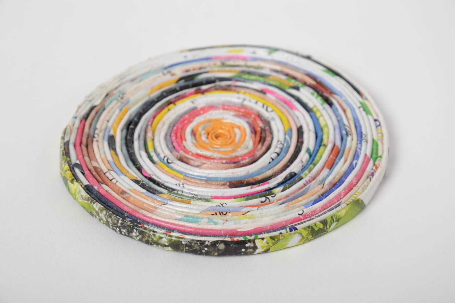 Dessous-de-verre rond en tubes de papier fait main multicolore décor cuisine photo 2