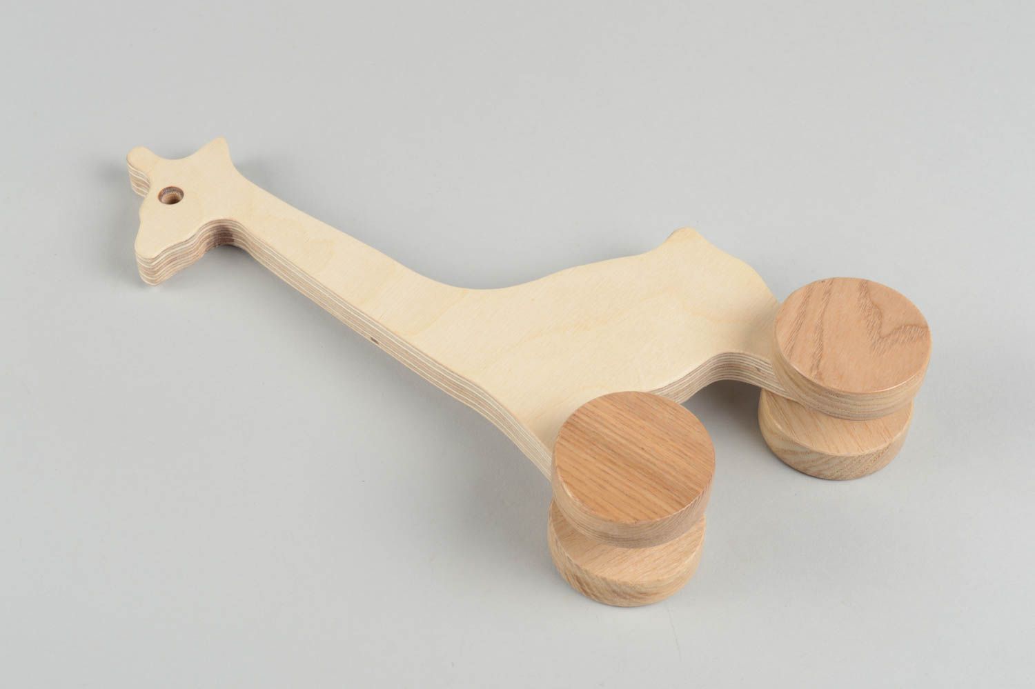 Juguete hecho a mano juguete de madera jirafa bonita juguete con ruedas foto 3