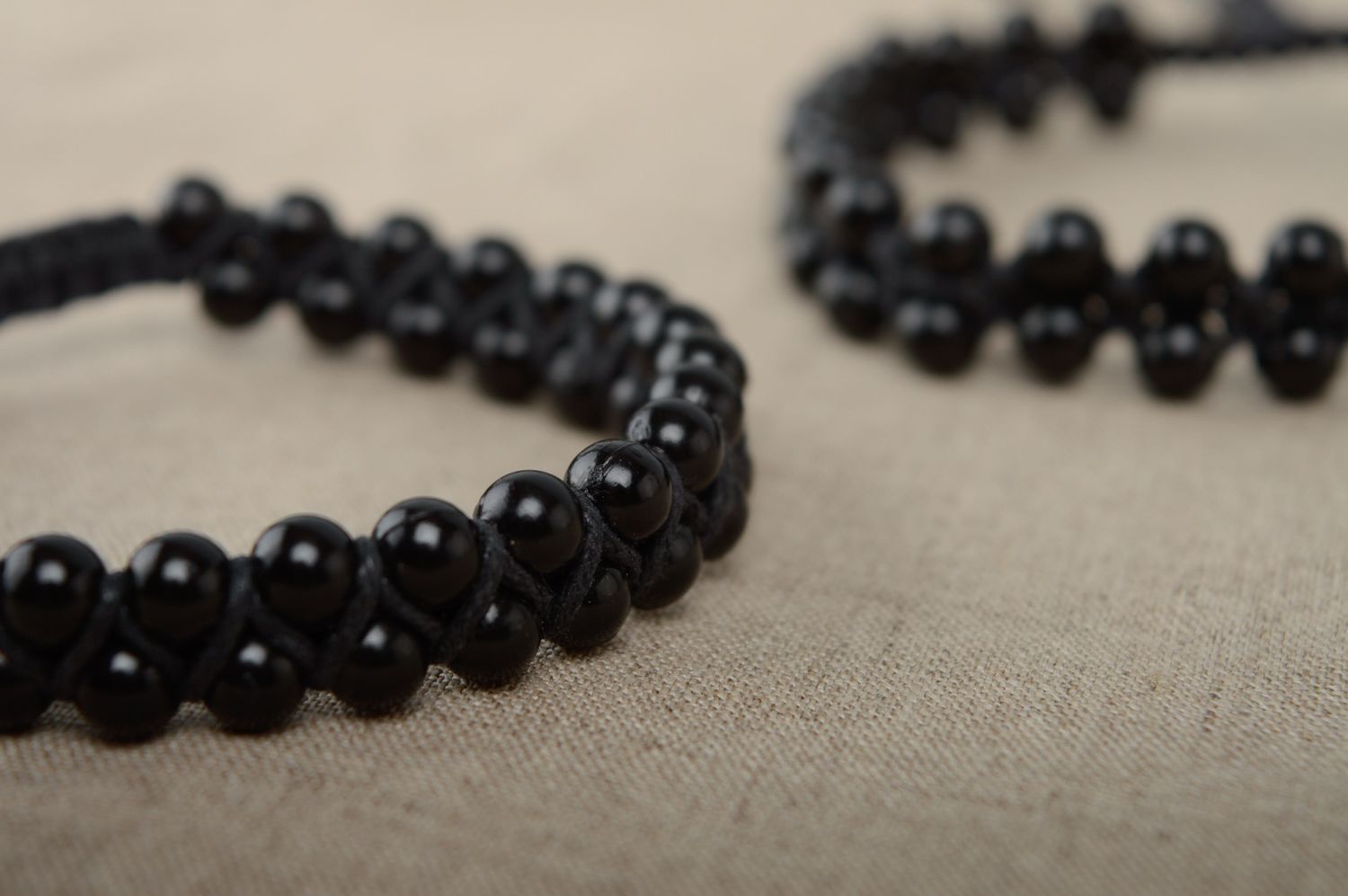 Bracelet noir tressé de lacets cirés et perles en macramé fait main pour femme photo 5
