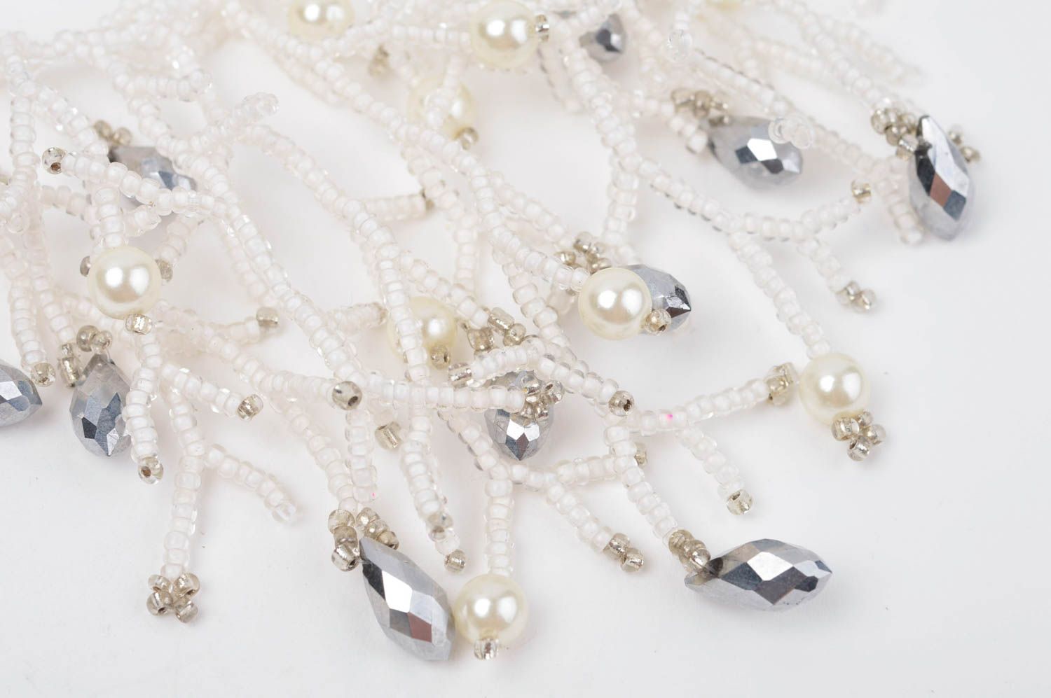 Collier en perles de rocaille Bijou fait main blanc cristaux Cadeau pour femme photo 4