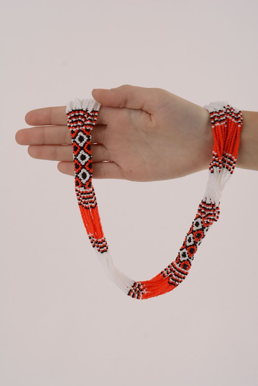 Red and white beaded necklace in ethnic style photo 4