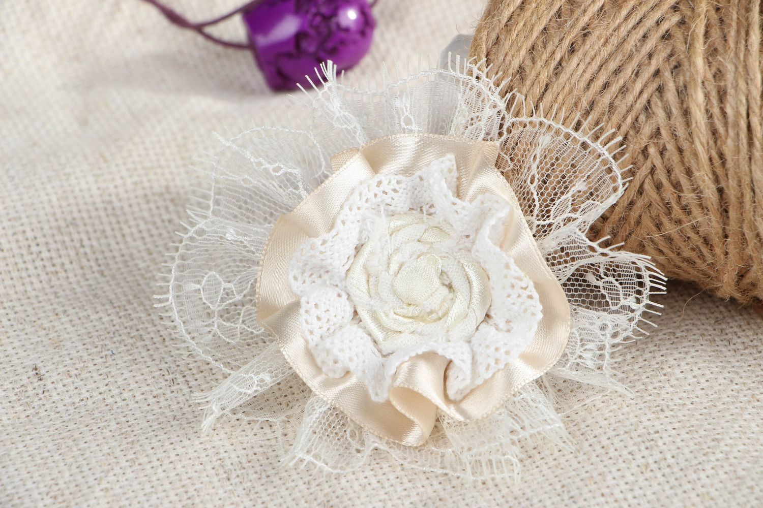 Brooch-barrette made of lace photo 1