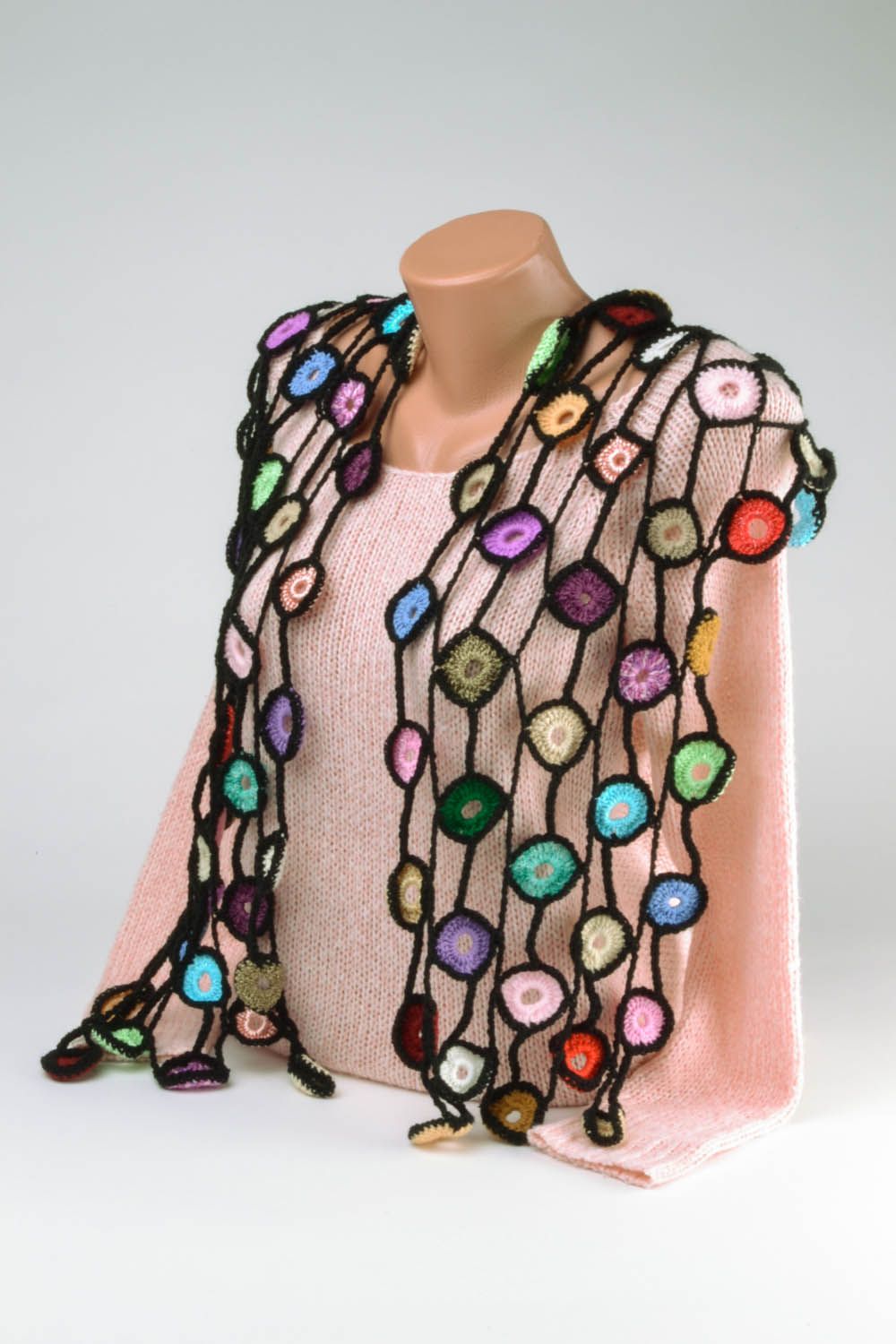 Écharpe féminine tricotée ajourée originale  photo 2
