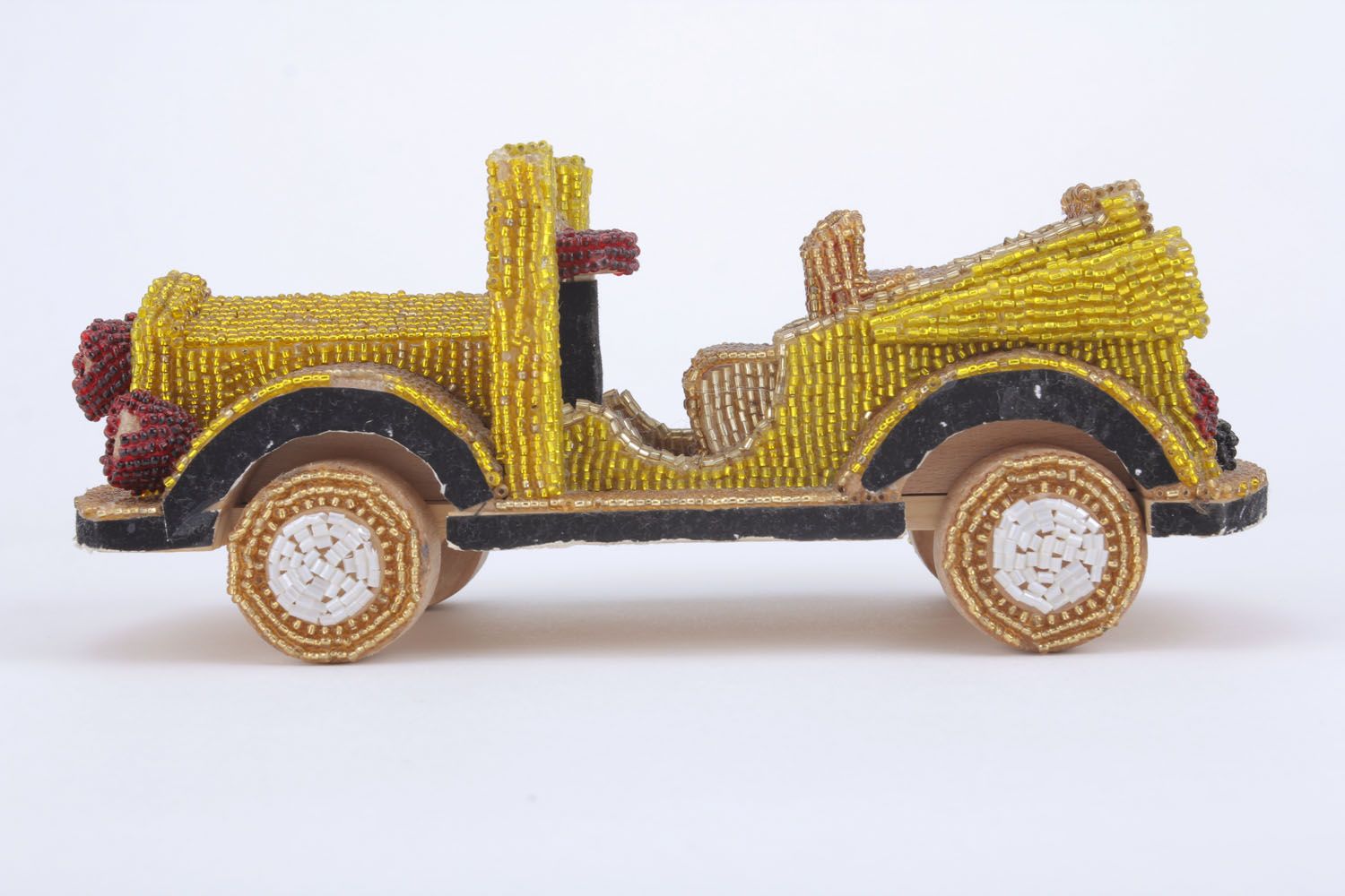 Maquette de cabriolet en bois faite main jouet écologique pour enfant et décor photo 4